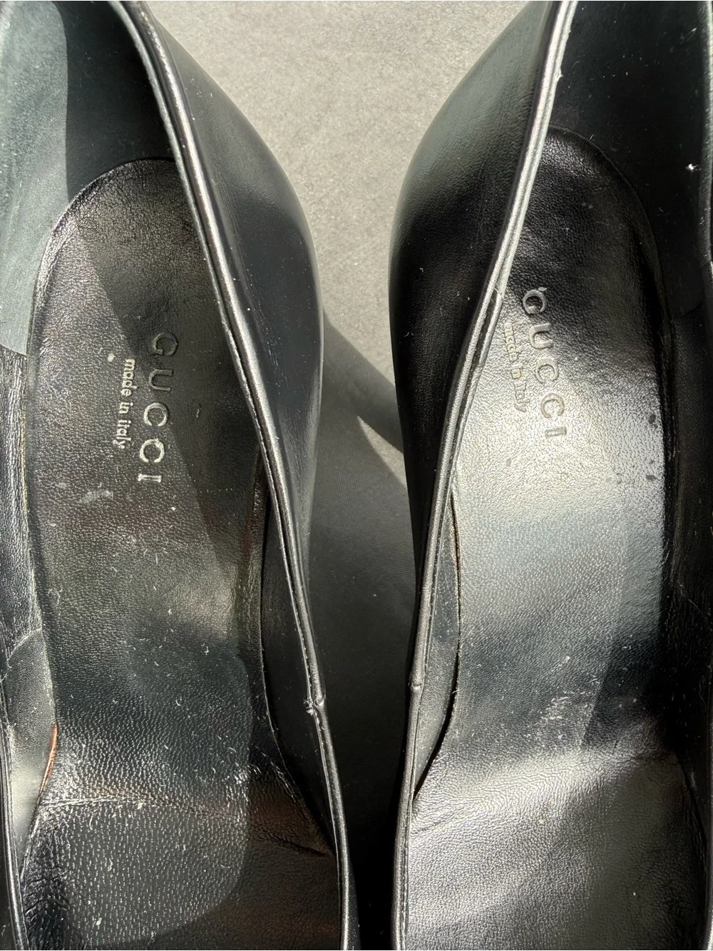 Authentic Gucci Black Leather Pumps with Gold GG logo